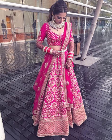 Orang India, Designer Bridal Lehenga Choli, Sabyasachi Lehenga, Saree Bollywood, Wedding Lehenga Designs, Lehnga Dress, Bridal Lehenga Collection, Designer Bridal Lehenga, Indian Bridal Lehenga