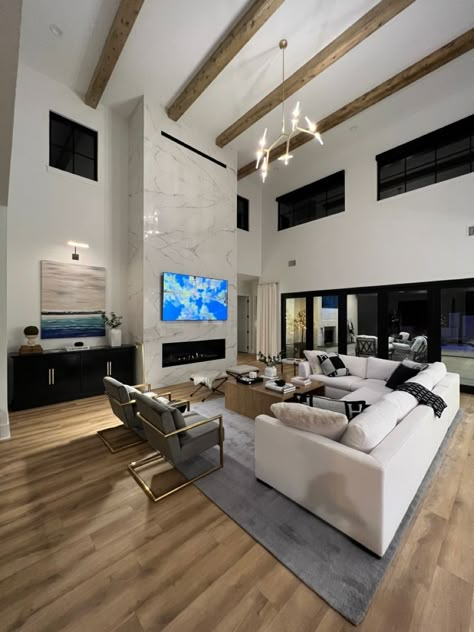 Nice Big Living Rooms, 15ft Ceiling Living Rooms, Big Living Room Ideas Luxury, Large Seating Living Room, Morden Home Interior, 2 Floor Living Room, Modern Living Room Tall Ceilings, High Ceiling Living Room Modern Open Spaces Big Windows, Big Fancy Living Room