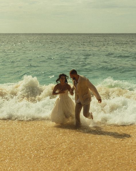 alexis + brenden’s north shore elopement🌊🤎 #oahuphotographer #hawaiiphotographer #kauaiphotographer #elopementphotographer #travelelopementphotographer #gettingmarriedinhawaii #elopementlove #summerweddings #authenticlovemag #dirtybootsandmessyhair 🏷️ o’ahu photographer, hawai’i photographer, elopement photographer, elopement in hawai’i, love, wedding inspo, north shore Bahama Elopement, Wedding Pictures Beach, Beach Wedding Elopement, Elopement Beach, Oahu Photographers, Hawaii Elopement, Hawaii Photographer, Elopement Photos, Beach Elopement