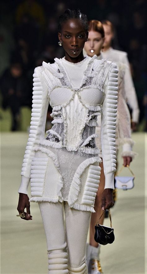 Balmain Futuristic, Couture Sewing Techniques, Mens Fashion Inspiration, Fairy Fashion, Futuristic Fashion, Fashion Inspiration Design, Classy Chic, Fall 2022, Kpop Fashion Outfits