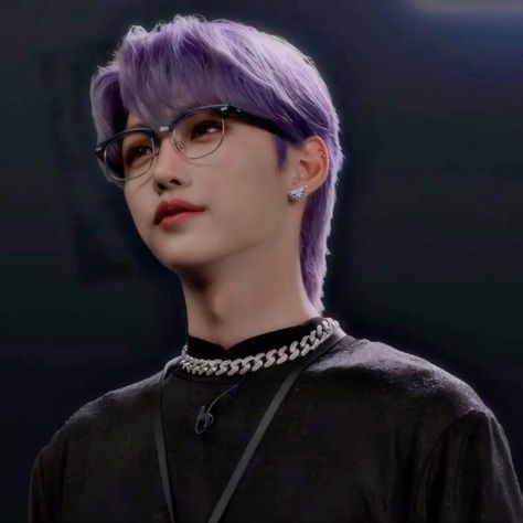 ◝◝H♡F𓃠 on Instagram: “˙˚ʚ ♬ 🌷 y'all i don't know how to contain my love for purple hair having glasses wearing steve jobs looking lee felix i can’t stop thinking…” Hyunjin And In, Wearing Glasses, Lee Felix, Stop Thinking, Felix Stray Kids, Purple Wallpaper, Steve Jobs, Purple Aesthetic, Kpop Aesthetic