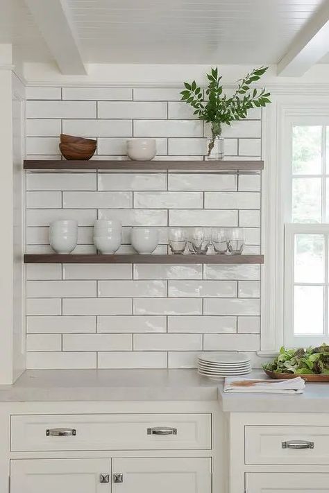 Dapur Moden, White Subway Tile Kitchen, Gorgeous White Kitchen, Reka Bentuk Dapur, Backsplash Trends, Kitchen Backsplash Trends, Walnut Floating Shelves, White Subway Tile Backsplash, Subway Tile Kitchen