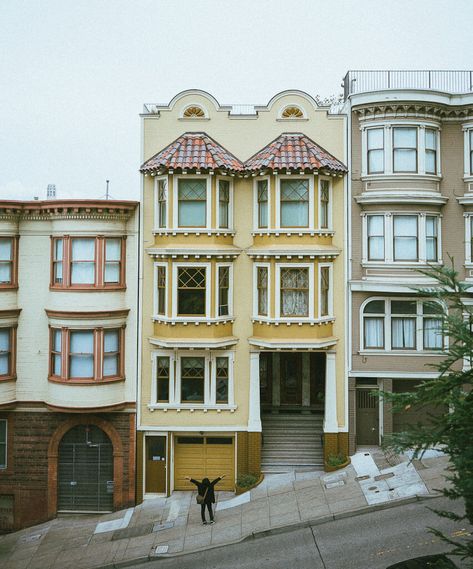 San Francisco Architecture, San Francisco Pictures, Chinese Pavilion, San Francisco Apartment, San Francisco Neighborhoods, San Francisco Photography, Apartment Exterior, San Francisco Photos, Simple Building