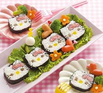 sushi ! Hello Kitty Sushi, Sweet Sushi, Sushi Maker, Kitty Christmas, Edible Crafts, Sushi Art, How To Make Sushi, Kitty Plush, Kitty Party