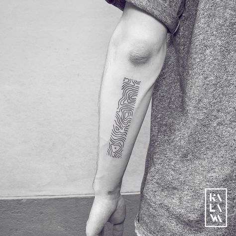 Contour Line Tattoo, Topographic Tattoo, Modern Tattoo Men, Topography Tattoos, Tattoos Inspiration, Vegan Tattoo, Arm Band Tattoo, Modern Tattoos, Small Tattoos For Guys