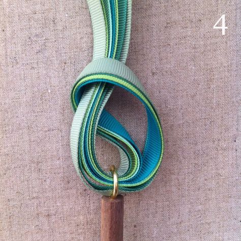 Wedding Favors For Kids, Wand Tutorial, Wedding Ribbon Wands, Diy Streamers, Ribbon Sticks, Ribbon Wands, Diy Wand, Fairy Wands, Operation Christmas Child