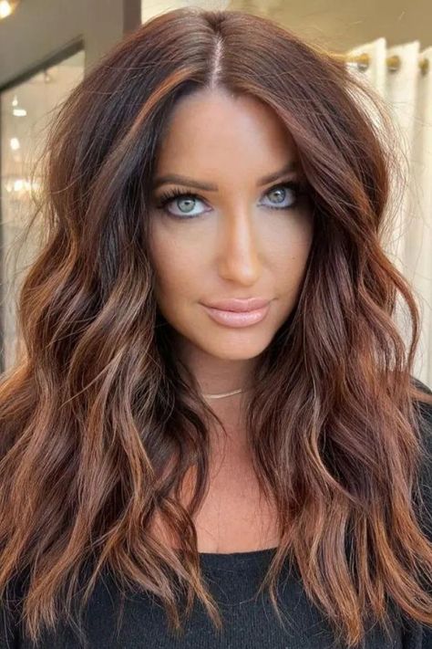 En parlant d'être plus belle que jamais... Est-ce qu'une couleur de cheveux peut vraiment rivaliser avec ce balayage rouge-brun ? Je ne le pense pas. // Crédit photo : Instagram @_hairbypaula Balayage Ombré, Ombre Balayage, Photo Instagram, Balayage, Make Up, Lifestyle, Hair Styles, Hair