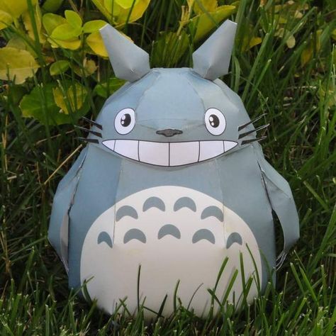 Tektonten Papercraft - Free Papercraft, Paper Models and Paper Toys: Totoro Papercraft Totoro Bedroom, White Totoro, Papercraft Printable, Papercraft Templates, Paper Toy, Origami Animals, Paper Animals, Howls Moving Castle, My Neighbor Totoro