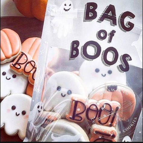 Bag Of Boos Cookies, Spooky Pizza, Boo Bags, Halloween Sugar Cookies Decorated, Boo Boo Bags, Halloween Sugar Cookies, Ghost Cookies, Cookie Packaging, Cookies Decorated