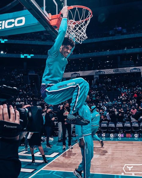 Cool Wallpapers For Men, Hornets Basketball, Lebron James Championship, Basketball Motivation, Ball Aesthetic, Kobe Bryant Pictures, Nba Fashion, Black And White Picture Wall, Lamelo Ball