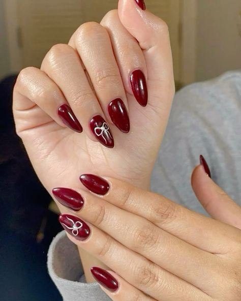 Working Nails Professional, Maroon Nail Art Ideas, Natural Nails Tan Skin, Christmas Dark Red Nails, Wine Red Nail Inspo Almond, Crimson Nails Designs, Red Nail With Design, Merlot Nails Design, Nail Inspo Maroon