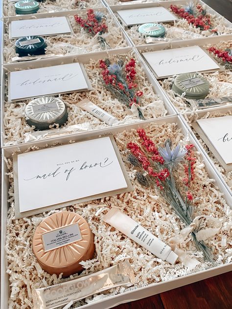 Chic Bridal Party Gifts, Things To Put In A Bridesmaid Proposal, What To Put In Maid Of Honor Proposal Boxes, Bridal Party Invitations Bridesmaid Boxes, Simple Will You Be My Bridesmaid Gifts, Simple Bridesmaid Gift Ideas, Chic Bridesmaid Gifts, Gifts For The Bridesmaids, Trendy Bridesmaid Proposal