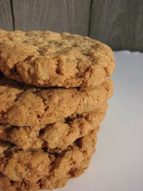 Heidi Bakes: Pioneer Woman's Oatmeal Crispies Butterscotch Pecan Cookies, Pioneer Woman Cookies, Pioneer Woman Desserts, Candy Bar Cookies, Cookie Brownie Bars, Pecan Cookies, Oatmeal Chocolate, Pioneer Woman Recipes, Crunchy Cookies