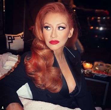 Well look who went red on us!!!! Apparently summer isn’t just about the blonde! Christina Aguilera (@xtina) posted this on her Instagram feed showing the superstar with a hot shade of copper. PRAVANA Artistic Color Director Vadre Grigsby, drawing inspiration from The Little Mermaid’s Ariel and the va-va-voom vixen Jessica Rabbit, put together the below formulas and technique using ChromaSilk Hair Color to recreate Aguilera’s radiant red locks. Christina Aguilera Red Hair, Female Fatale, Prom 2020, Beautiful Red Hair, Hair Color Auburn, Long Red Hair, Fantasy Wedding, Jessica Rabbit, Hair Wedding