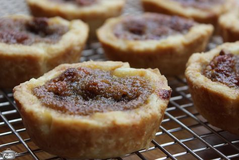 While you might want to eat these yummy tarts right out of the oven, they need time to cool and firm up. Butter Tarts No Corn Syrup, Butter Tart Recipe, Butter Tart, French Butter, Tart Filling, Christmas Baking Recipes, Butter Tarts, Tart Recipe, Syrup Recipe