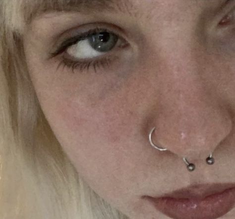 Septum With Nose Ring, Nose Spectrum Piercing, Persings Nose, Nostril Piercing With Septum, Pretty Septum Piercing, Septum Piercing Cute, Septum And Nose Piercing Together, Septum And Nostril Piercing, Septum And Nose Piercing