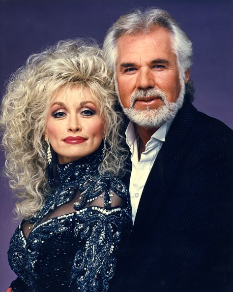 Dolly Parton And Kenny Rogers, Dolly Parton Kenny Rogers, Dolly Parton Costume, Dolly Parton Pictures, Country Love Songs, Quick Halloween Costumes, Islands In The Stream, Best Country Music, Kenny Rogers