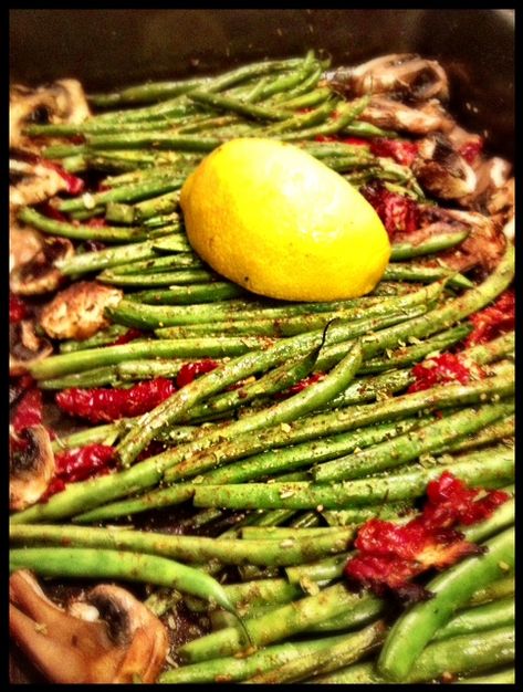 Green Beans With Mushrooms, Healthy Breakfast For Kids, Roasted Green Beans, Best Party Food, Winter Vegetables, Healthy Side, Sun Dried Tomatoes, Entree Recipes, Tomato Recipes