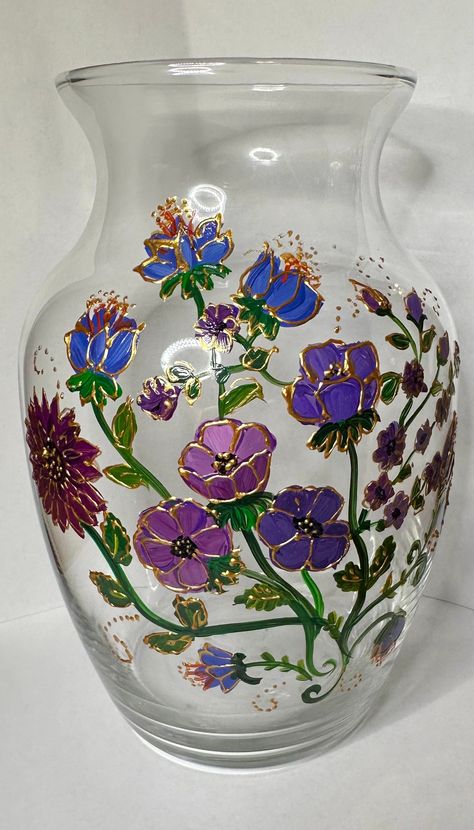 Beautiful Painted purple flowers, hand painted  vase, glass floral case, wedding centerpiece, bridal shower, house warming gift, personalized wedding Vase Painting Ideas, Paint Vase, Bottle Top Art, Painting Glass Jars, Painted Glass Bottles, Glass Painting Patterns, Painted Glass Vases, Hand Painted Vase, Hand Painted Bottles