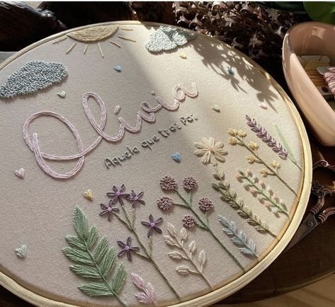 Embroidery Hoop Art Diy, Diy Embroidery Designs, 강아지 그림, Hand Embroidery Patterns Flowers, Hand Embroidery Videos, Diy Embroidery Patterns, Handmade Embroidery Designs, Pola Sulam, Embroidery Stitches Tutorial