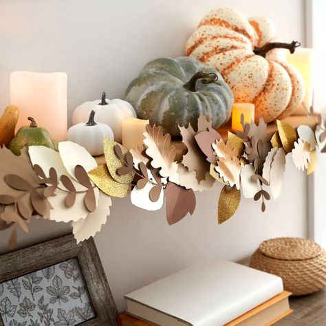 Thanksgiving Garland Cricut, Cricut Leaf Garland, Thanksgiving Paper Crafts Decorations, Fall Leaf Garland Decor Ideas, Diy Fall Wall Decor, Fall Garland Diy, Diy Garland Paper, Cricut Explore 3, Fall Garlands