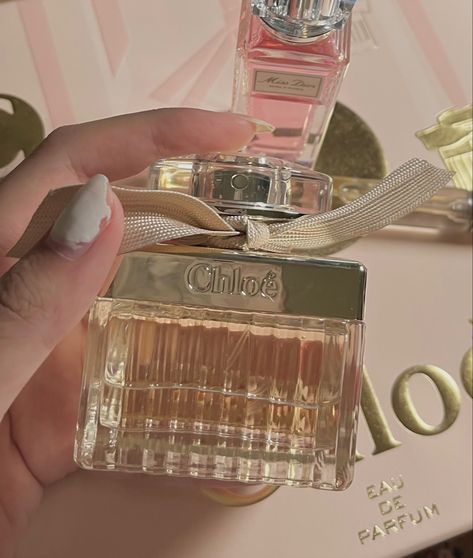 Chloe Signature Perfume, Chloe Chloe Parfum, Chloe Perfume Aesthetic, Perfume Aesthetic Vintage, Coquette Perfume, Chloe Parfum, Perfume Aesthetic, Chloe Perfume, Expensive Perfume