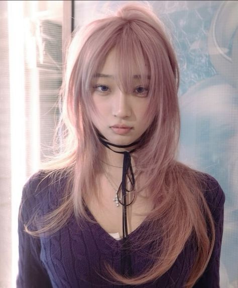 Anime Style Bangs Haircut, Wispy Bangs Korean Style, Hime Haircut Drawing, Misa Amane Haircut, Anime Bangs Haircuts Irl, Falco Haircut, Upside Down Triangle Face Shape Haircuts, Gyaru Haircut, Layered Hair Cuts With Bangs