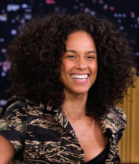 Alicia Keys No Makeup, Alicia Keys Hairstyles, Barefaced Beauty, Hair Cuts 2017, Daily Beauty Tips, Long Bobs, Meagan Good, Hot Haircuts, Hair Styles 2017