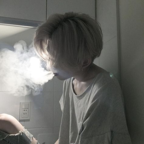 #japan #japanboy #instagram #vape #aesthetic #aestheticboy #smoke #asian Boy With White Hair, Blonde Boy Aesthetic, Kore Ulzzang, Blonde Hair Boy, Grunge Boy, Aesthetic Boys, Blonde Boys, Aesthetic Boy