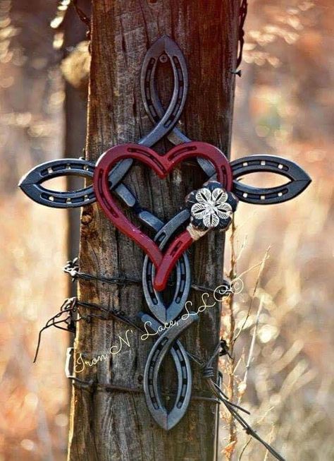 Horseshoe Cross, Cross With Heart, Horseshoe Crafts Projects, Welding Crafts, Horseshoe Projects, Horseshoe Decor, Horseshoe Crafts, Welding Art Projects, Diy Welding