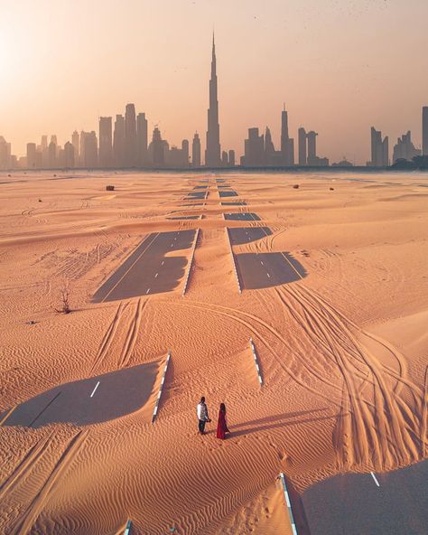 Dubai After A Sandstorm - 9GAG Dubai Desert, Visit Dubai, Dubai City, Dubai Life, Dubai Travel, Dubai Mall, World Pictures, Concrete Jungle, Burj Khalifa