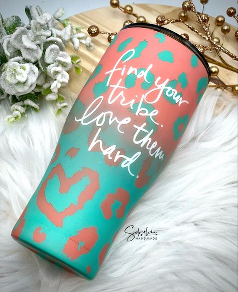 Boss Tumbler Ideas, Cute Tumbler Ideas, Coral Tumbler, Epoxy Tumbler Ideas, Kitchenware Ideas, Boho Printables, Vynil Ideas, Personalization Ideas, Tumblr Cup