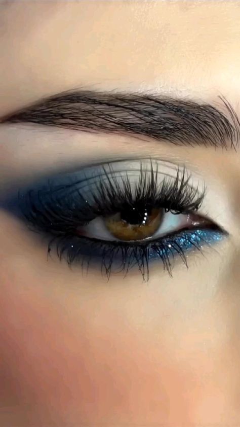 Maquillage On Fleek, Eye Makeup Images, Blue Makeup Looks, Sparkly Makeup, Selfie Quotes, Prom Eye Makeup, Eye Makeup Pictures, Dope Makeup, Makeup Tattoos