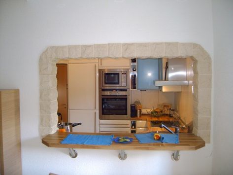 kitchen hole Serving Hatch Ideas, Serving Hatch, Somerset Cottage, Kitchen Pass, Mini Kitchen, Cottage Kitchen, Cottage Decor, Kitchen Wall, A Kitchen