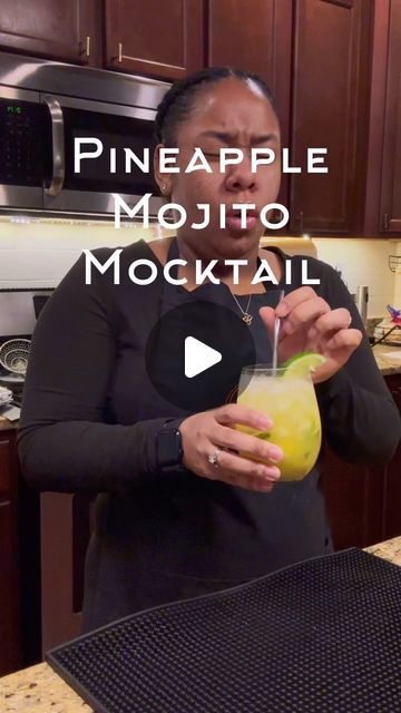 Pineapple Mojito Recipe, Mock Mojito Recipe, Pineapple Mojito Mocktail, Virgin Mojito Mocktails, Pineapple Mojito, Pineapple Mint, Mojito Mocktail, Recipes Drinks, Fresh Pineapple