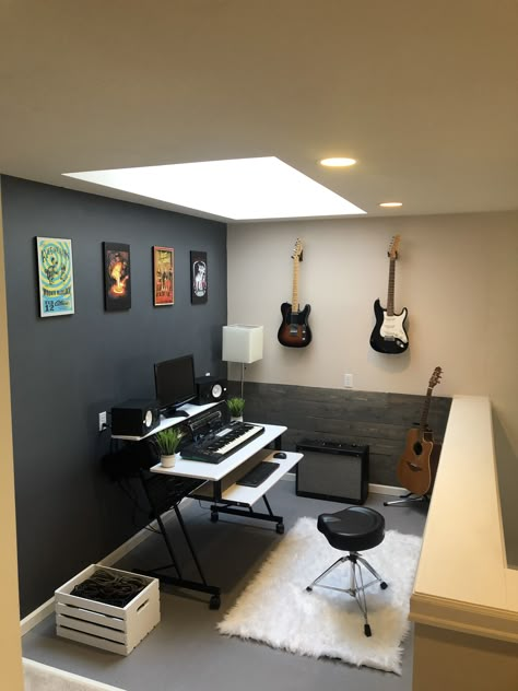 Music Studio Room Ideas Bedrooms, Home Studio Music Small Bedroom, Loft Music Studio, Musician Studio Apartment, Small Bedroom Studio Music, Home Studio Setup Music Bedroom, Recording Studio Bedroom Ideas, Music Studio In House, Minimalist Recording Studio