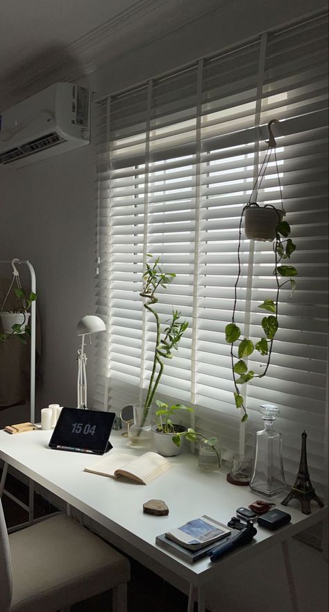 White Table Aesthetic, Simple Study Table For Small Room, Small Office Interior Design Simple, White Desk Aesthetic, Room Decor Study Table, Table Design Study, Room Asthetics, School Manifestation, Study Desk Bedroom