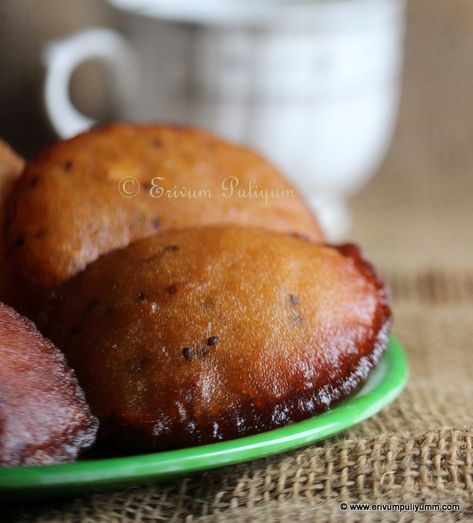 Erivum Puliyum: Neyyappam ~ Traditional Kerala Snack (Step by Step Pics) Kerala Snacks Recipes, Diwali Receipes, Kerala Snacks, Paniyaram Recipes, Korean Bangs, Regional Recipes, Kerala Recipes, Cake Stall, Burfi Recipe