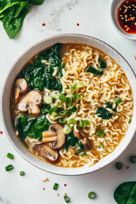 How One Creamy Twist Transforms Boring Noodles into Pure Bliss! Mushroom Ramen Recipes, Creamy Ramen Recipes, Mushroom Ramen Soup, Creamy Ramen Recipe, Mushroom Ramen, Ramen Recipe, Shitake Mushroom, Mushroom Recipe, Parmesan Recipes