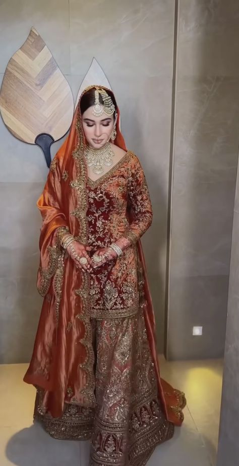 Kashmiri Wedding Dress, Nikah Garara, Bridal Sharara Pakistani, Wedding Gharara, Indian Bridal Wear Red, Bridal Gharara, Red Bridal Dress, Latest Bridal Lehenga, Desi Wedding Dresses