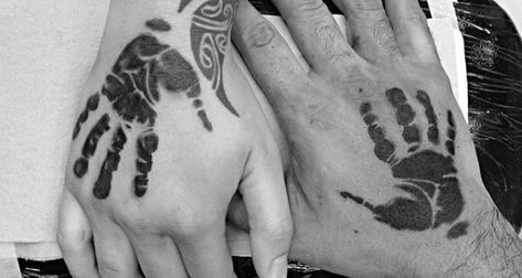 Couples Handprint Tattoos On Hands Handprint Tattoo, Tattoos On Hands, Baby Hand Tattoo, Tattoo Mafia, Masculine Tattoos, Father Tattoos, Baby Handprint, Tattoo Designs For Men, Mommy And Son