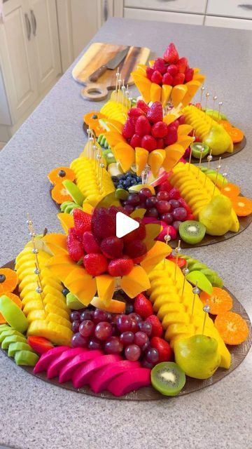 Dessert And Fruit Table Ideas, Salad Tray Ideas For Party, Fruit Salad Decoration Ideas, Fruit Salads For Parties, Fruit Display Ideas For Party, Fruit Tray Ideas For Party, Creative Fruit Tray Ideas, Veggie Tray Ideas, Fruit Tray Ideas