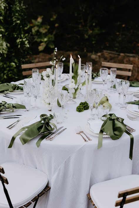 A Garden Soirée Garden Style Wedding Flowers, Intimate Wedding Table, Greenery Tablescape, Wedding Table Styling, Green Table Settings, Floral Table Setting, Green Tablescape, Mountain Chic, Ellis Bridal