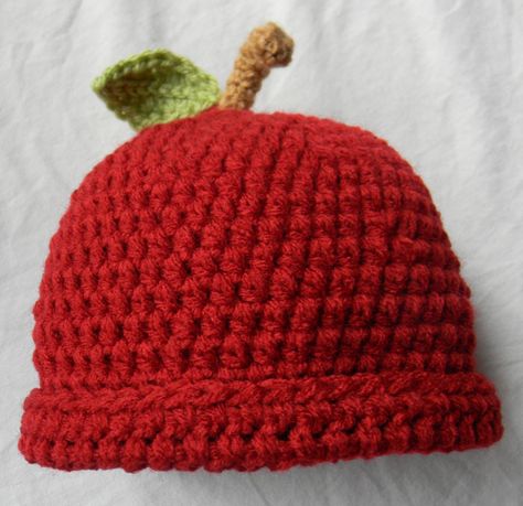 Apple Hat Crochet Apple Blanket, Crochet Fruit Beanie, Crochet Apple Hat, Apple Hat Craft, Apple Outfits, Apple Headband, Apple Crochet, Beanies Crochet, Apple Hat