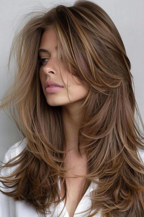 Flared Haircut, Feathered Layered Haircut, Heavily Layered Hair, Sophisticated Haircut, Layered Haircuts Medium, Short Layers Long Hair, Modern Haircuts For Women, Minimal Moodboard, Wavy Layered Haircuts