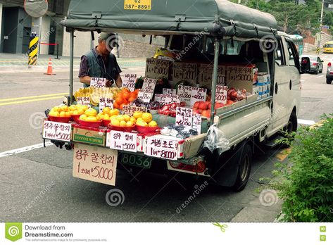 Pushcart Design, Fruit Truck, Farm Market Ideas, Mobile Food Cart, Best Food Trucks, Vegetable Shop, Grocery Store Design, Meals On Wheels, Truck Transport