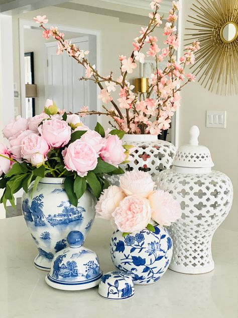 Qatar Apartment, Delft Decor, Pink Bridal Brunch, Dining Room Decor Traditional, Grand Millenial, Chinoiserie Vases, Millennial Decor, Cocktail Party Decor, Chinoiserie Decor