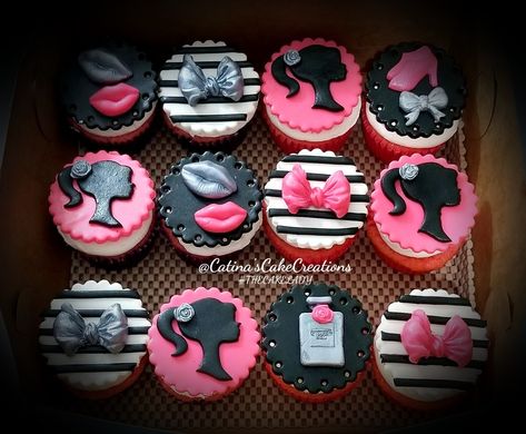 Black Barbie Cupcakes, Barbie Cupcakes, Barbie Birthday Cake, Easy Frosting, Cupcake Wars, Barbie Birthday Party, Barbie Birthday, Cake Images, Black Barbie