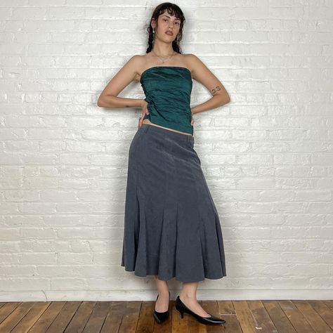 2000s Vintage Medium Grey Midi Maxi Long Flowy... - Depop Vintage Flowy Skirt, Pleated Skirt With Belt, Skirt With Belt, 2000s Vintage, Maxi Skirts, Flowy Skirt, Pleated Skirt, Side Zipper, Maxi Skirt