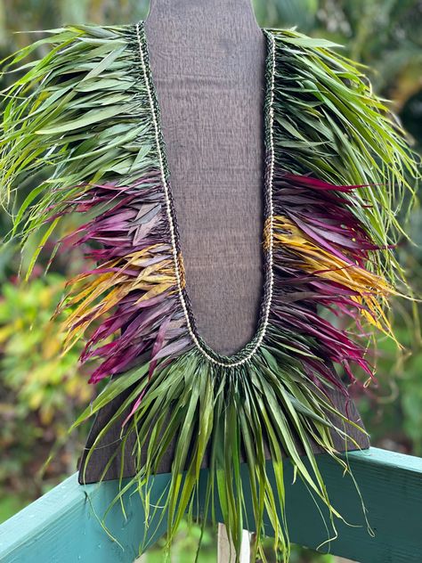 Lei made with ti leaves using the hilo method of lei making. Wearable Florals, Mermay 2024, Ti Leaf Lei, Coastal Tree, Lei Ideas, Wedding Lei, Haku Lei, Ori Tahiti, Ti Leaf